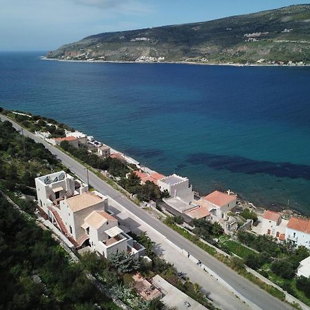 Traditional Apartments Plagiaki Néon Oítilon Kültér fotó