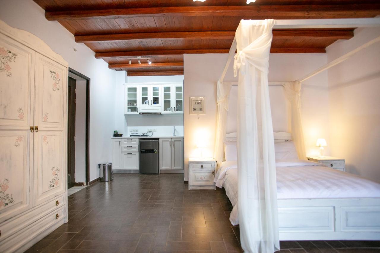 Traditional Apartments Plagiaki Néon Oítilon Kültér fotó
