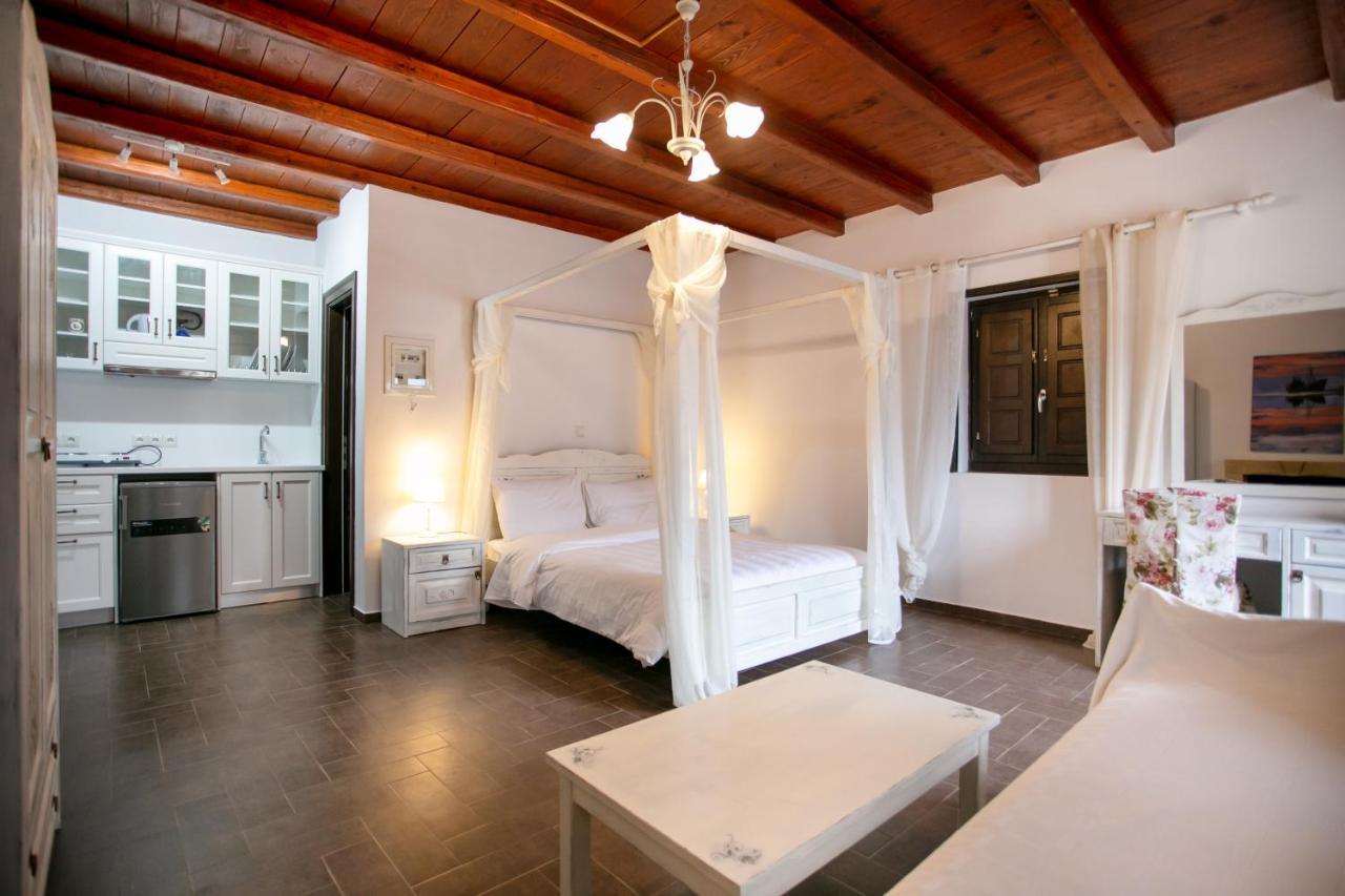 Traditional Apartments Plagiaki Néon Oítilon Kültér fotó