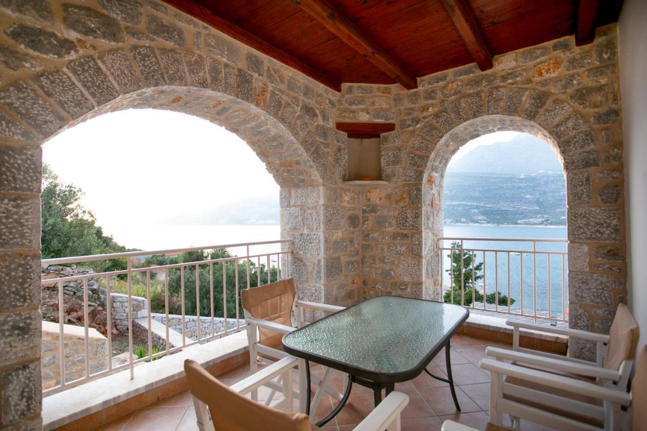 Traditional Apartments Plagiaki Néon Oítilon Kültér fotó