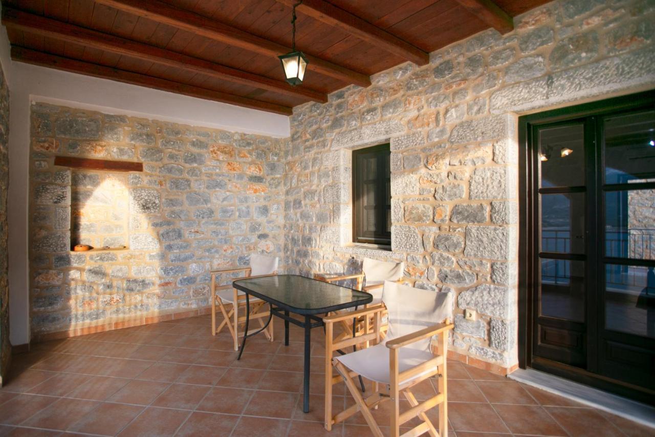 Traditional Apartments Plagiaki Néon Oítilon Kültér fotó