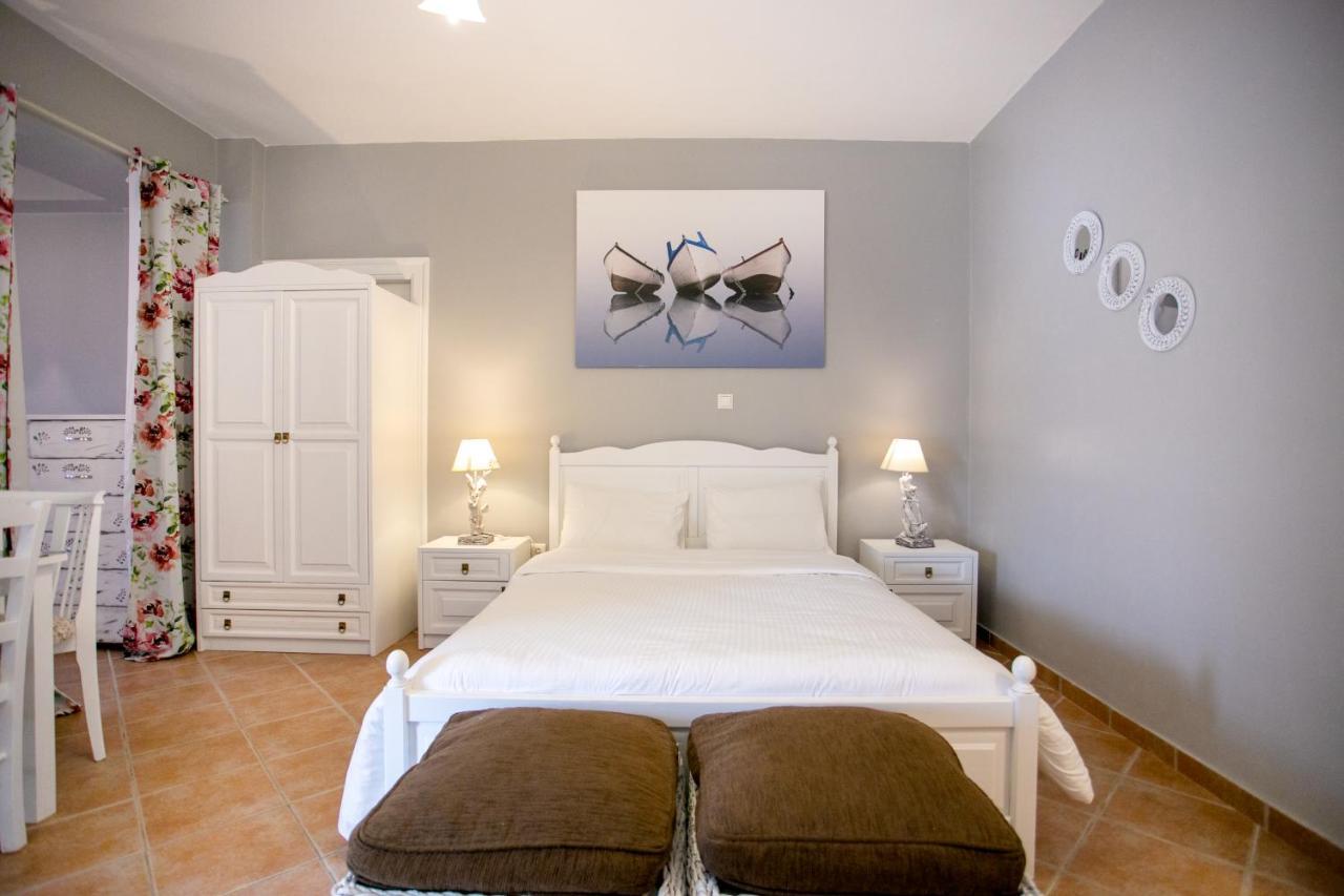 Traditional Apartments Plagiaki Néon Oítilon Kültér fotó
