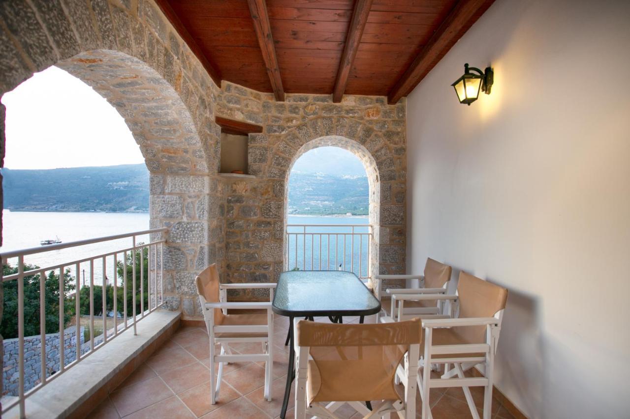 Traditional Apartments Plagiaki Néon Oítilon Kültér fotó