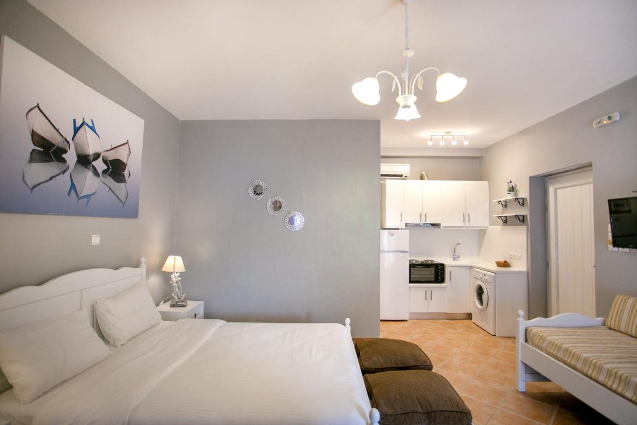Traditional Apartments Plagiaki Néon Oítilon Kültér fotó