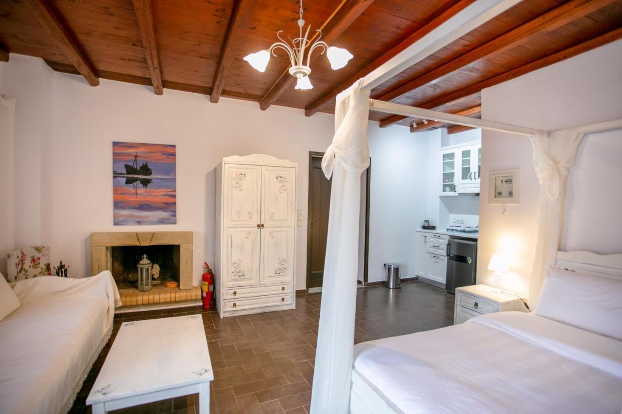Traditional Apartments Plagiaki Néon Oítilon Kültér fotó