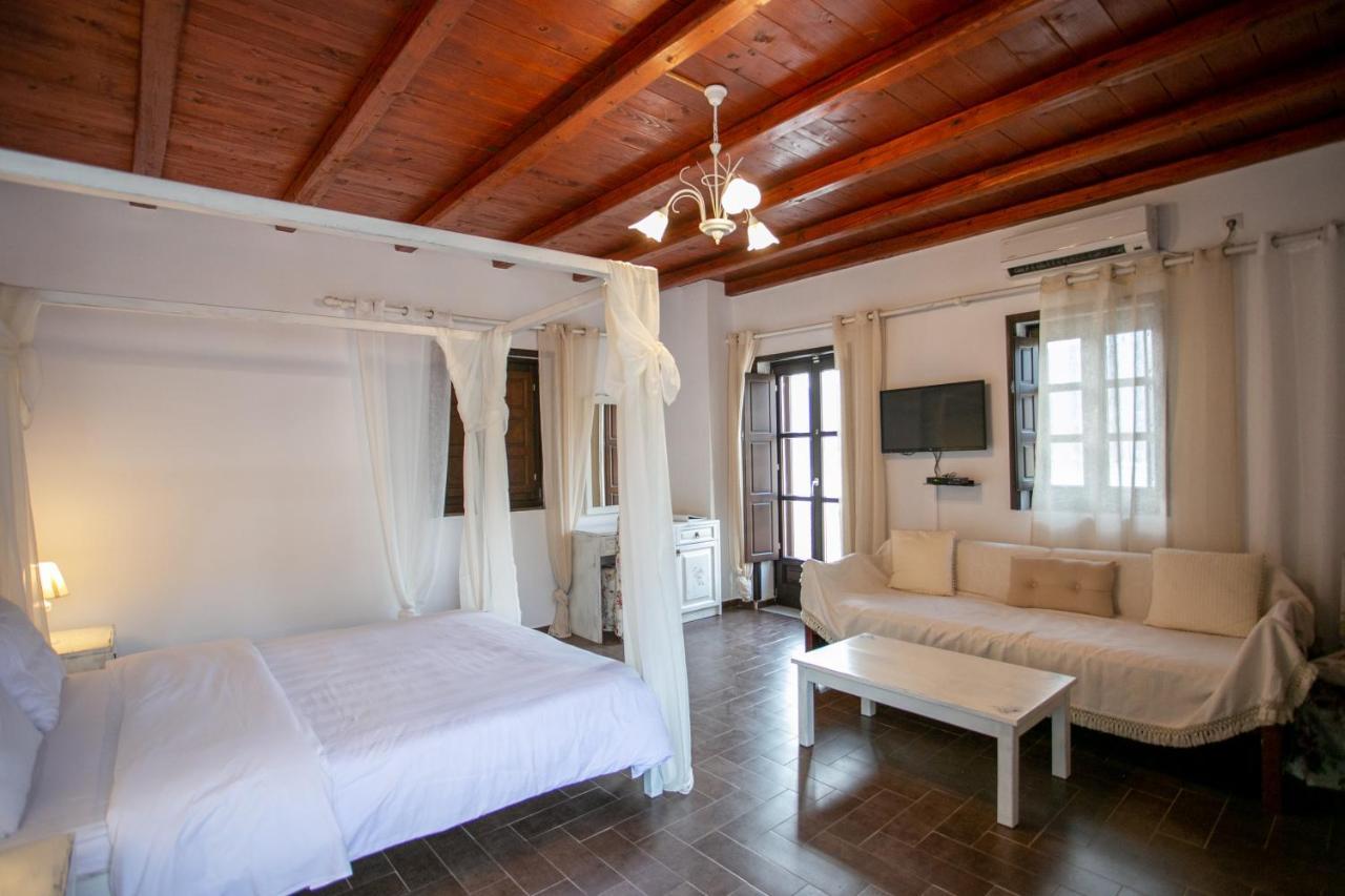 Traditional Apartments Plagiaki Néon Oítilon Kültér fotó