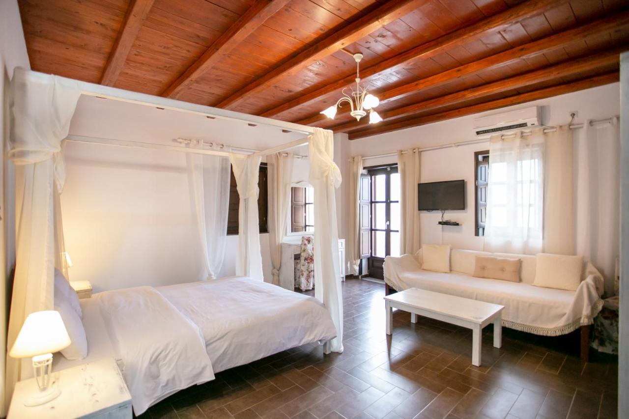 Traditional Apartments Plagiaki Néon Oítilon Kültér fotó