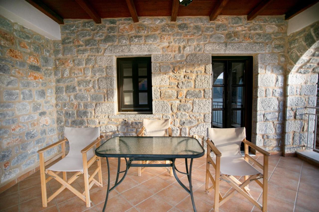 Traditional Apartments Plagiaki Néon Oítilon Kültér fotó