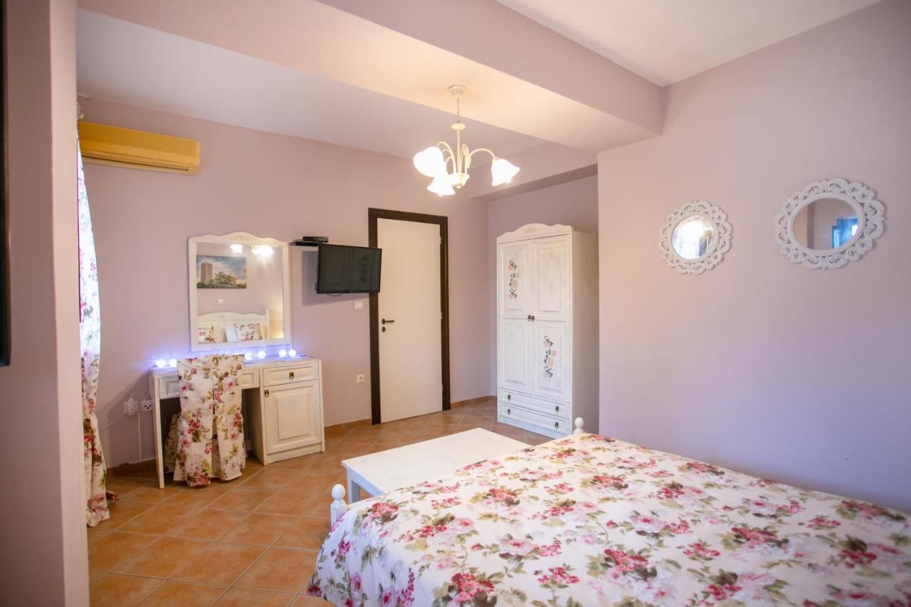 Traditional Apartments Plagiaki Néon Oítilon Kültér fotó