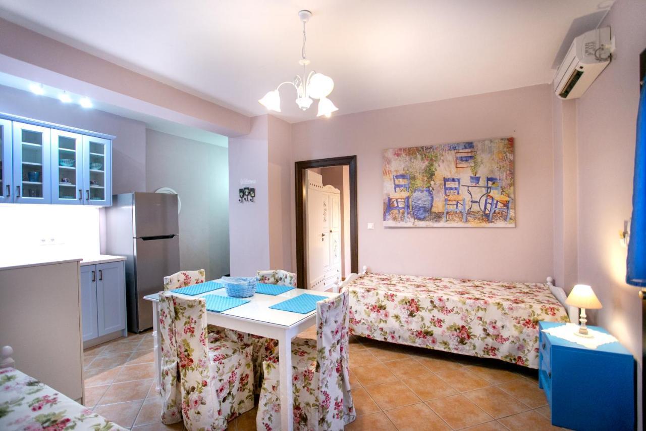Traditional Apartments Plagiaki Néon Oítilon Kültér fotó