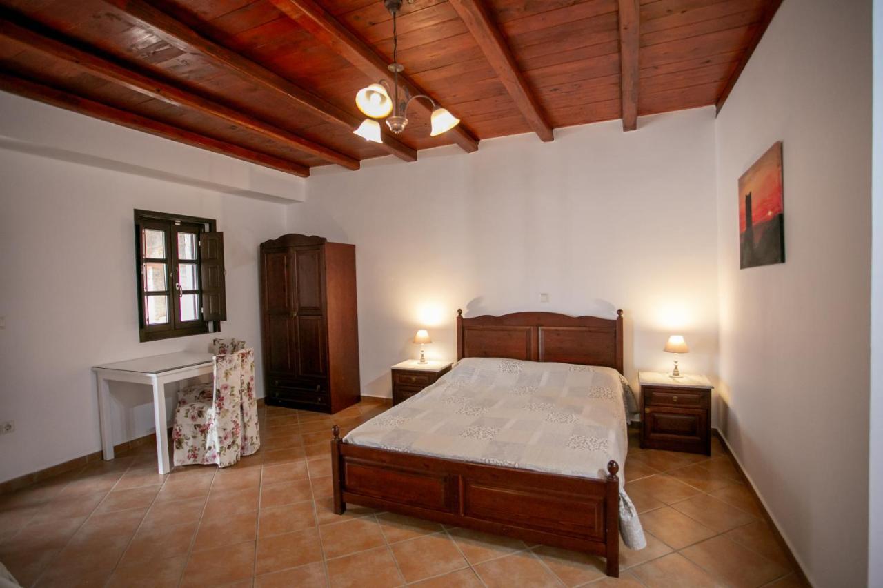 Traditional Apartments Plagiaki Néon Oítilon Kültér fotó