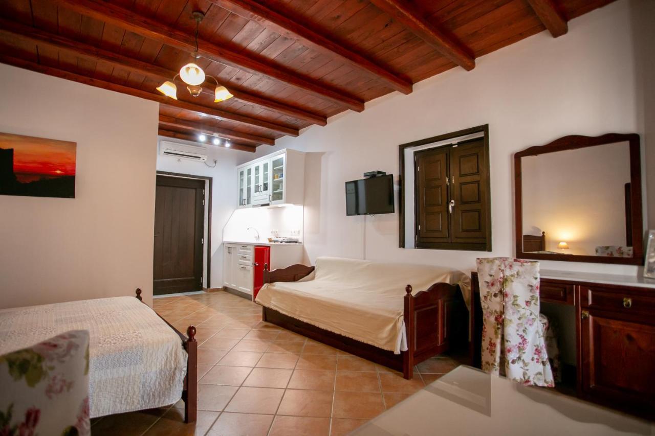 Traditional Apartments Plagiaki Néon Oítilon Kültér fotó