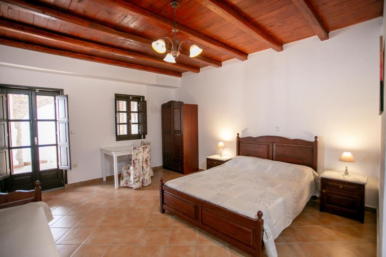 Traditional Apartments Plagiaki Néon Oítilon Kültér fotó