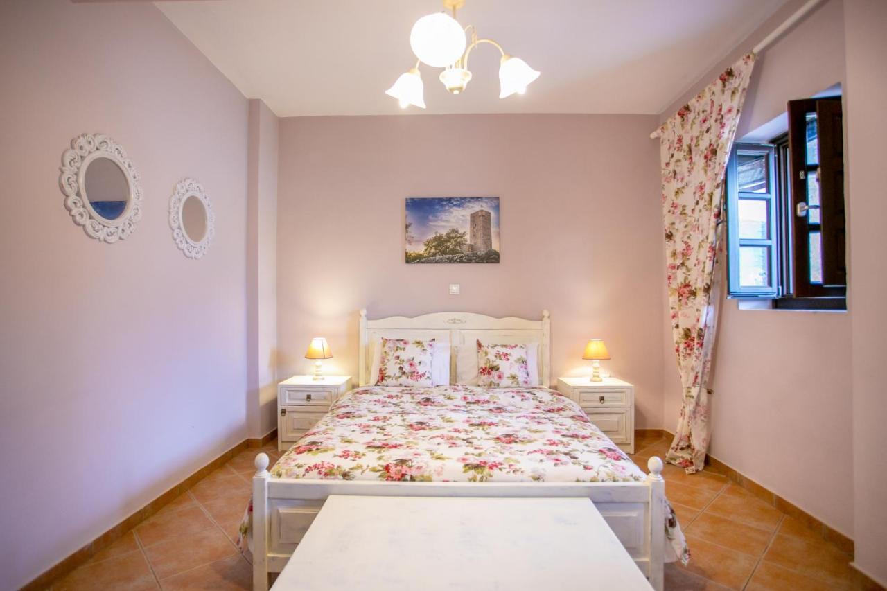 Traditional Apartments Plagiaki Néon Oítilon Kültér fotó