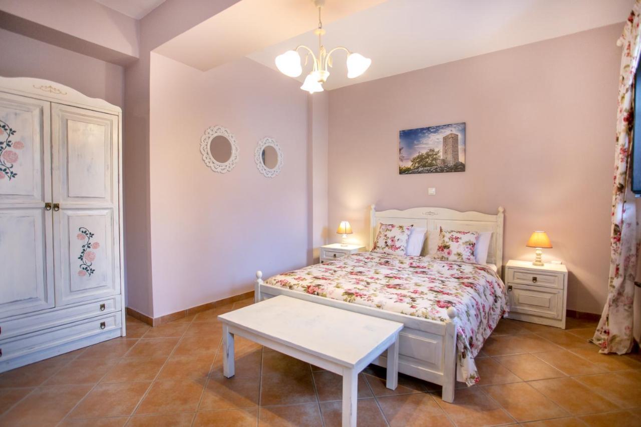 Traditional Apartments Plagiaki Néon Oítilon Kültér fotó