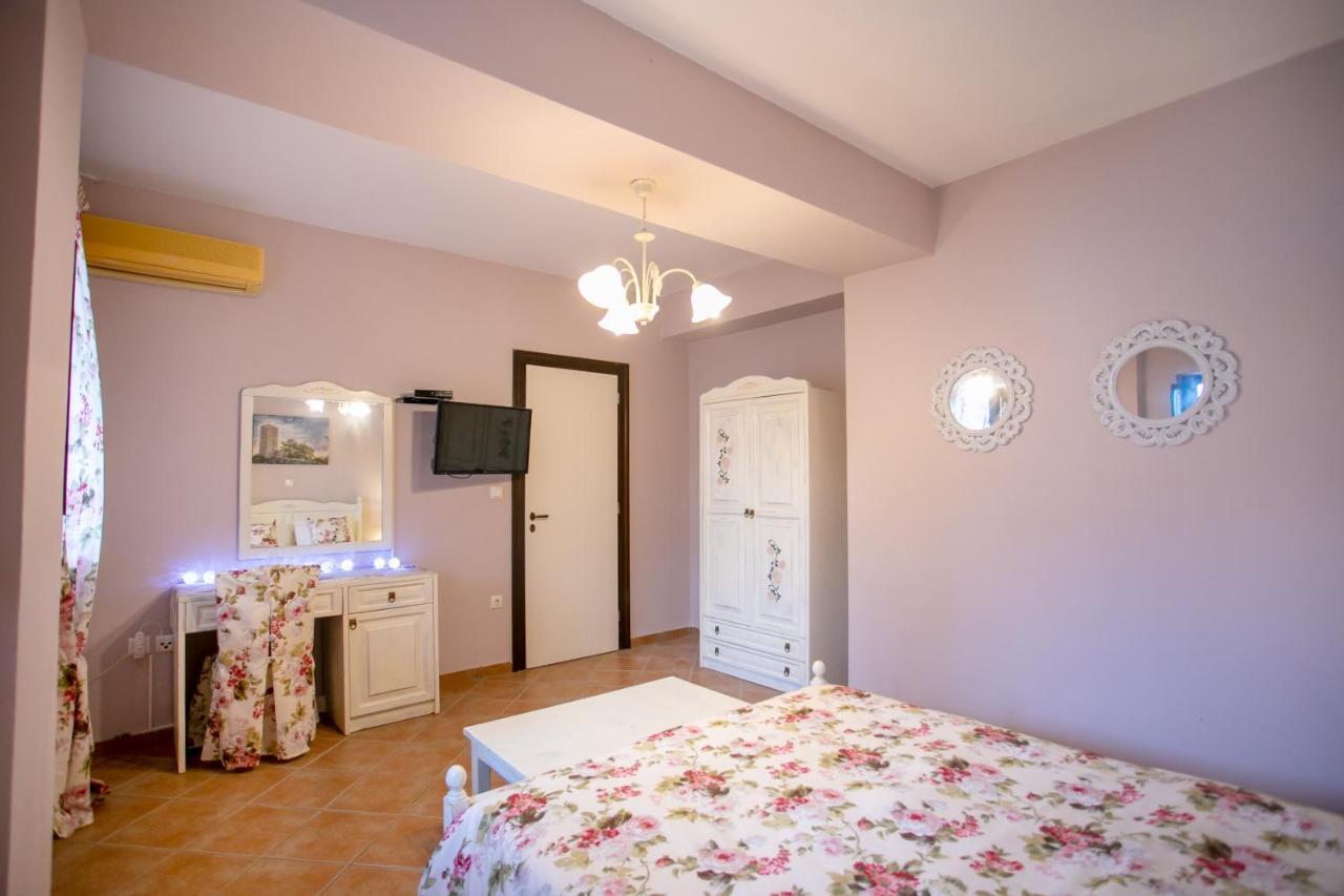 Traditional Apartments Plagiaki Néon Oítilon Kültér fotó
