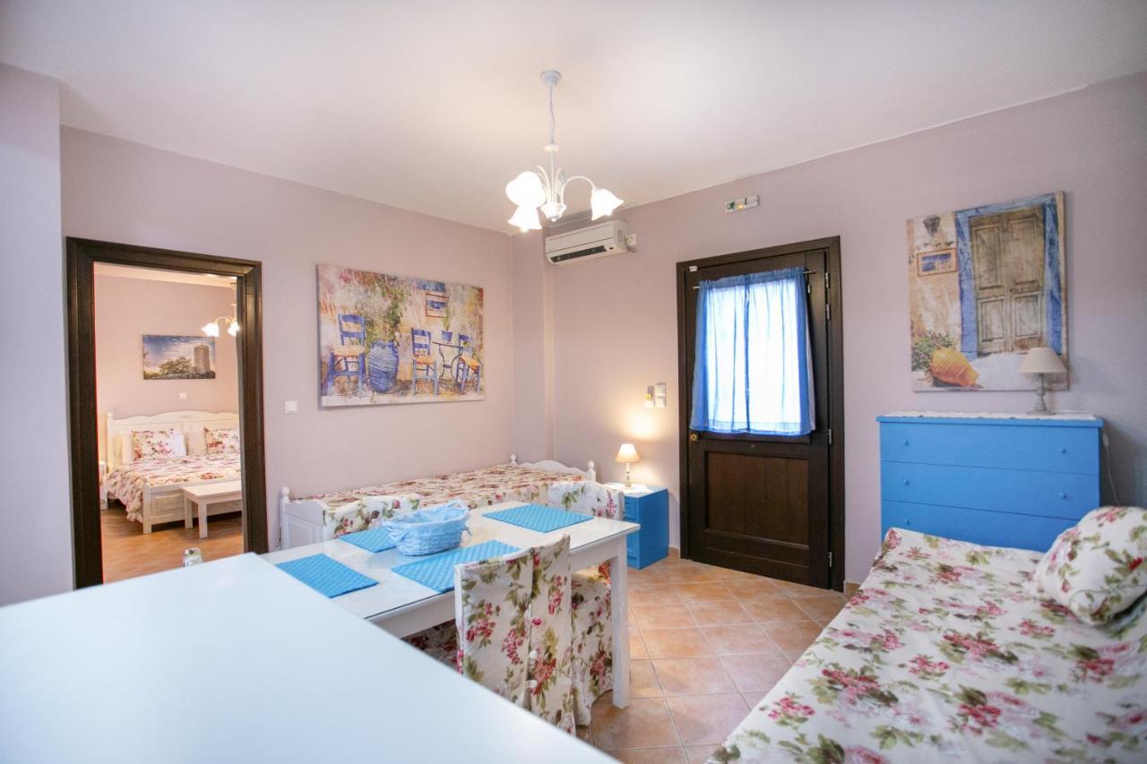 Traditional Apartments Plagiaki Néon Oítilon Kültér fotó