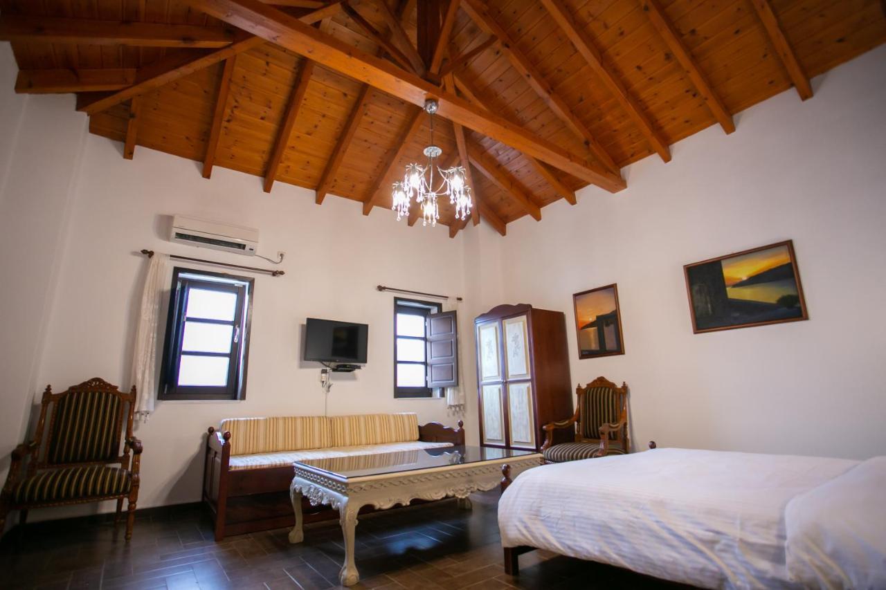 Traditional Apartments Plagiaki Néon Oítilon Kültér fotó