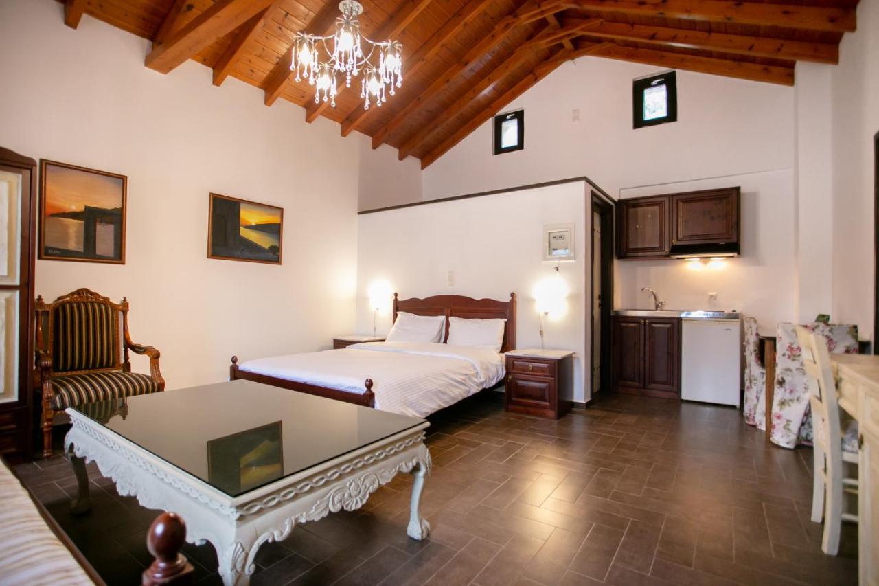 Traditional Apartments Plagiaki Néon Oítilon Kültér fotó