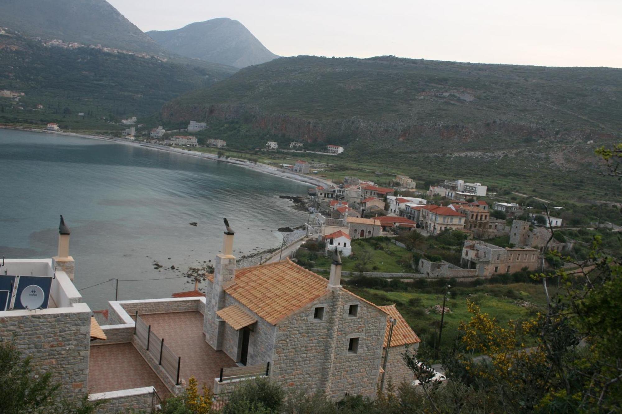 Traditional Apartments Plagiaki Néon Oítilon Kültér fotó
