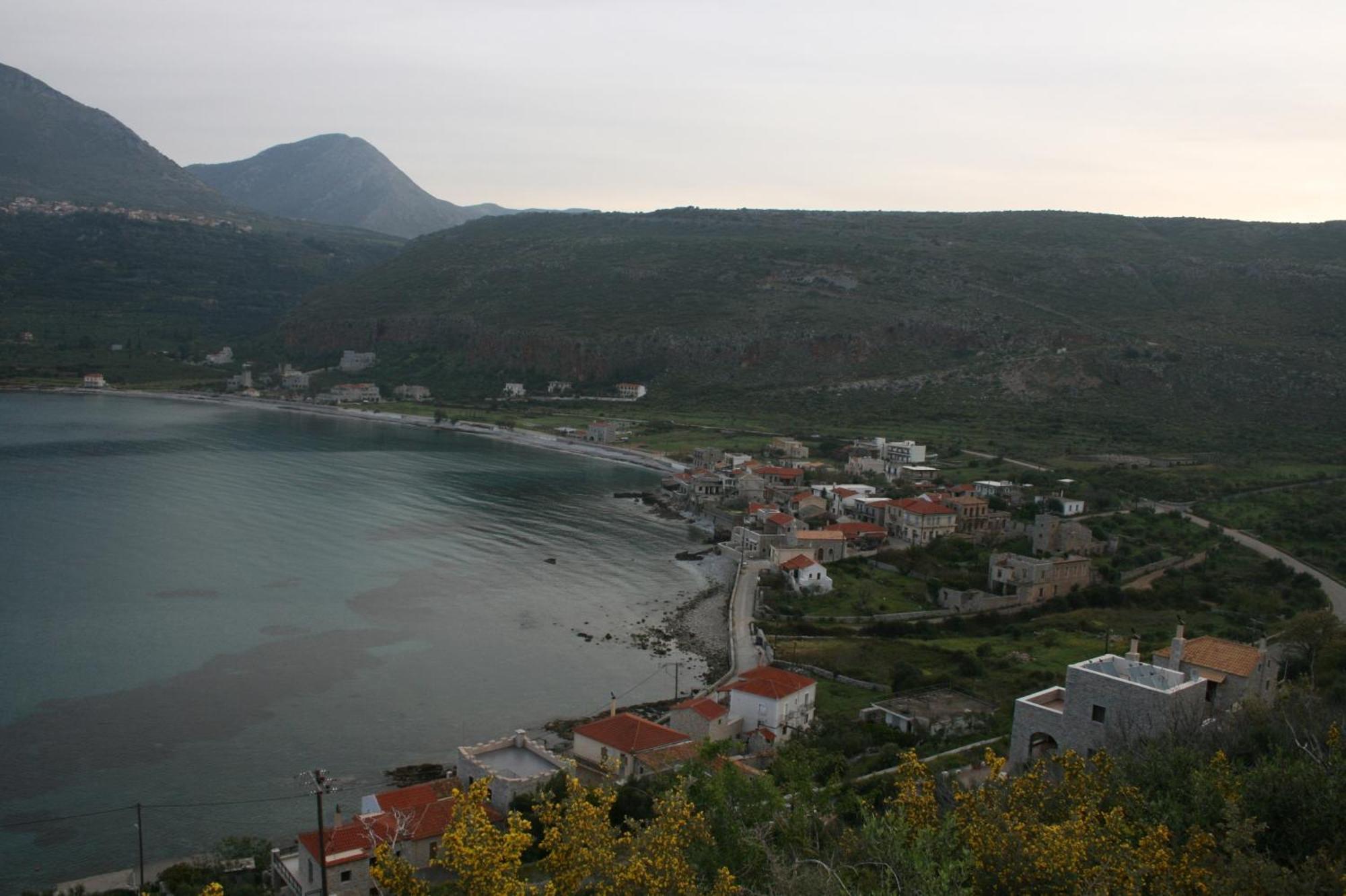 Traditional Apartments Plagiaki Néon Oítilon Kültér fotó
