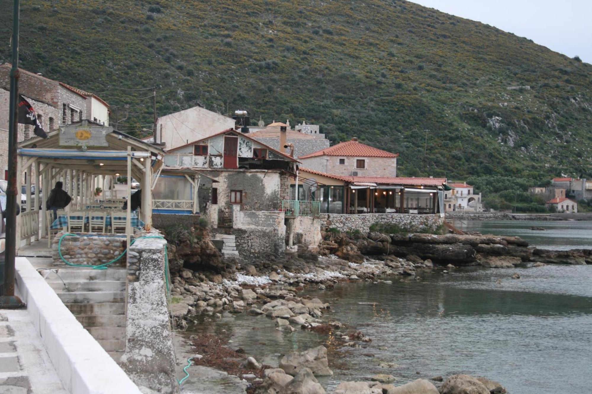 Traditional Apartments Plagiaki Néon Oítilon Kültér fotó