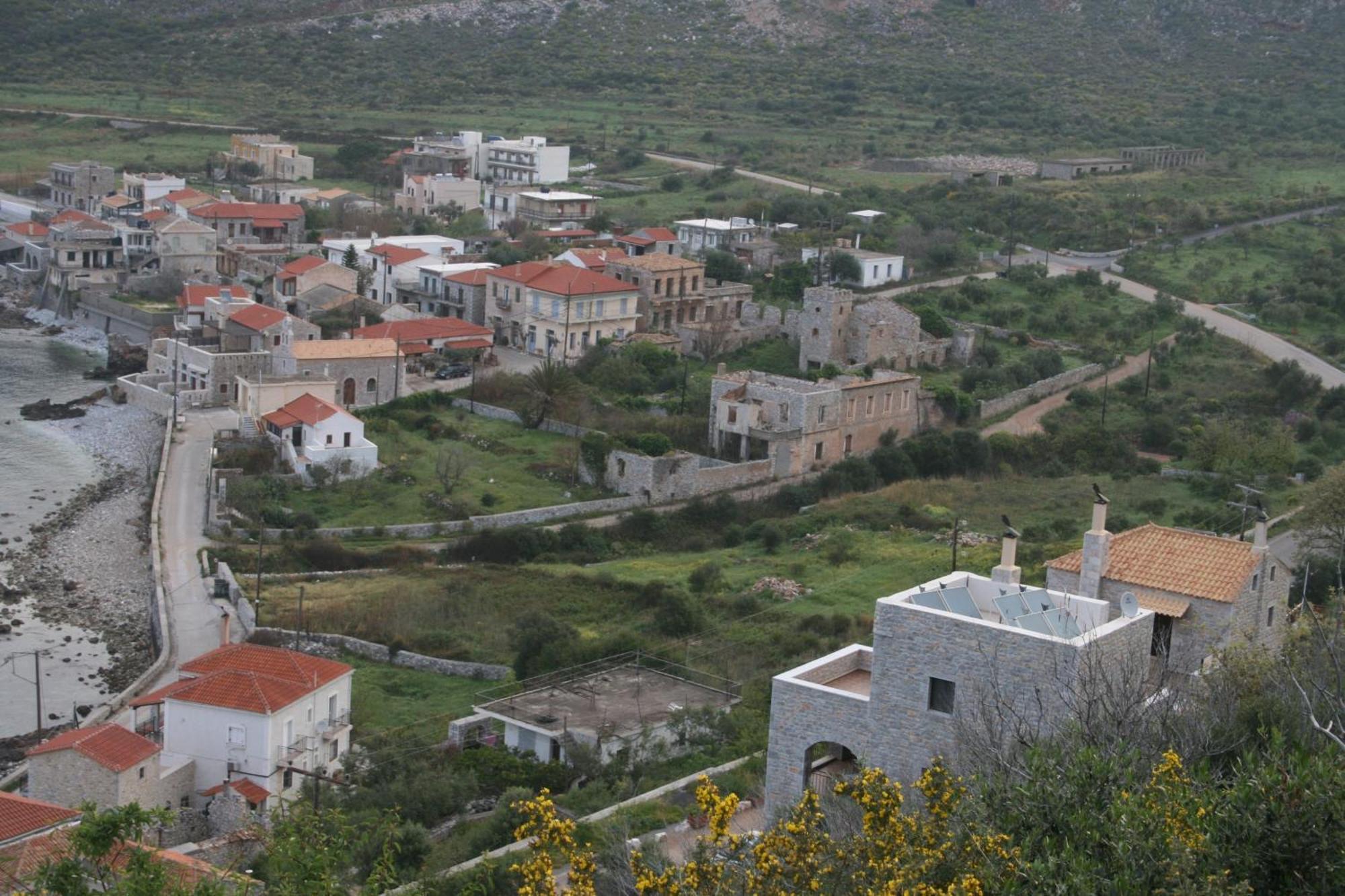 Traditional Apartments Plagiaki Néon Oítilon Kültér fotó