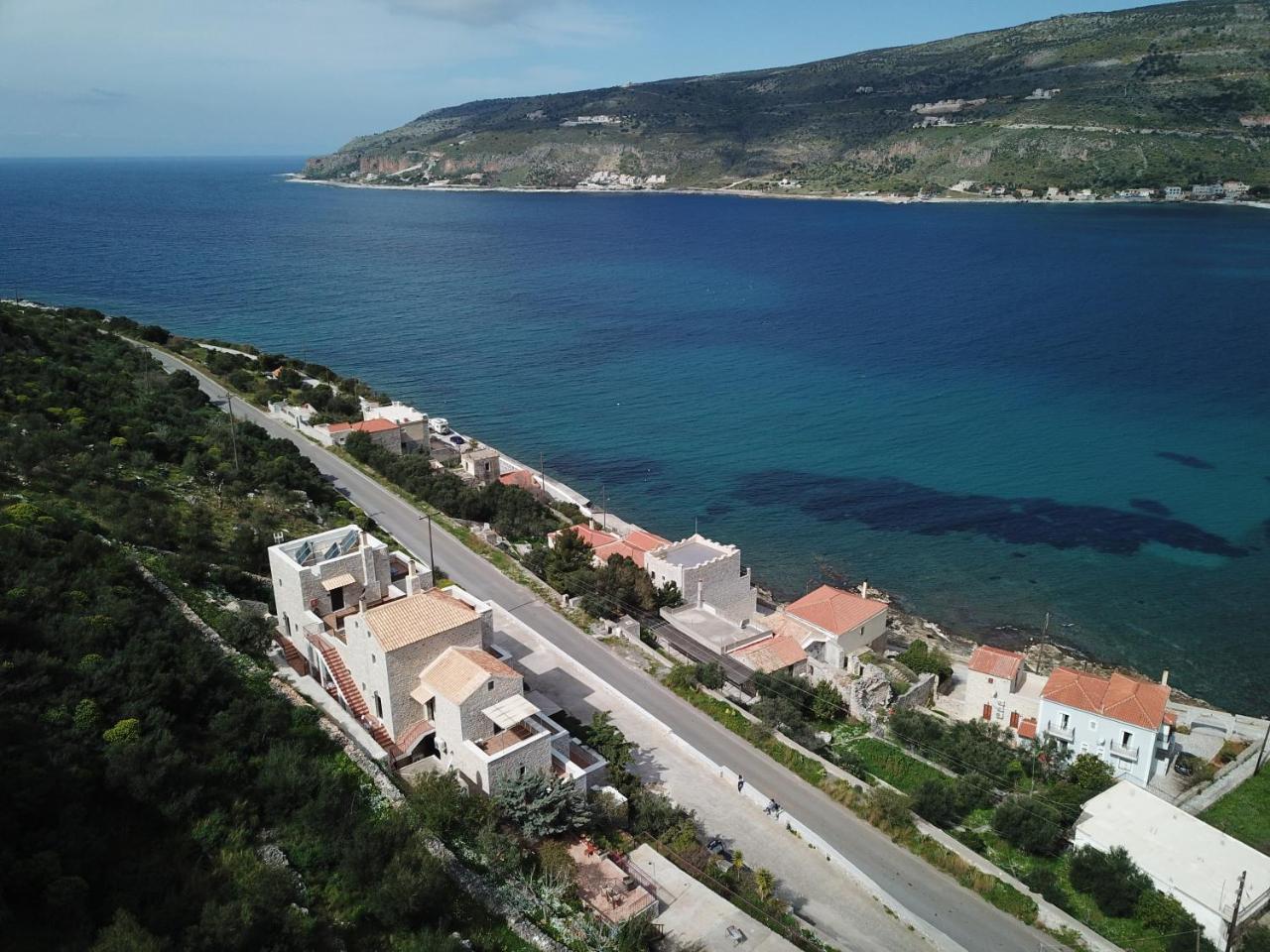 Traditional Apartments Plagiaki Néon Oítilon Kültér fotó